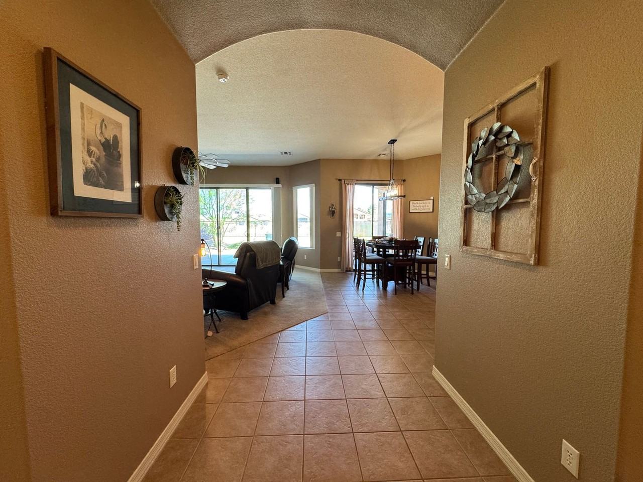 2793 Esmerelda Dr - Photo 6 of 34