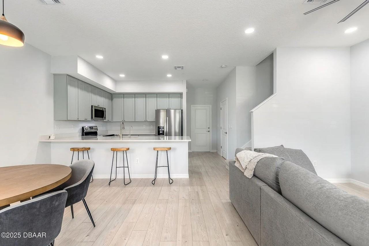 143 West Fulton Street - Photo 3 of 39