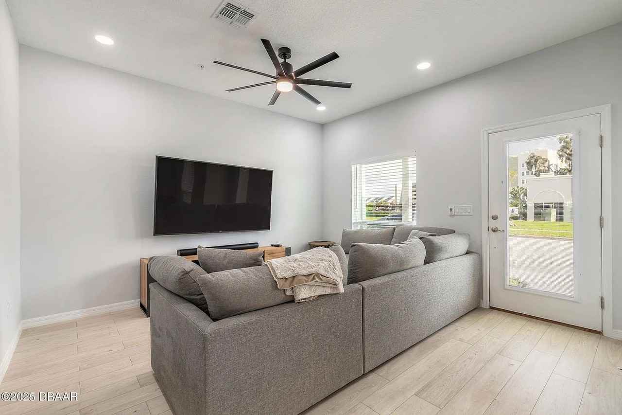 143 Fulton St - Photo 2 of 39