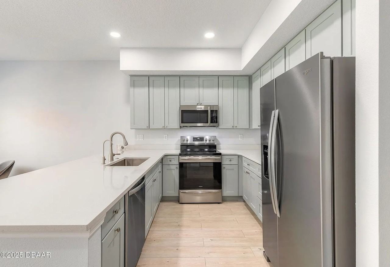 143 West Fulton Street - Photo 6 of 39