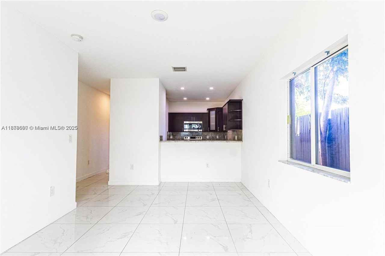 7930 Nw 14th Ave - Photo 3 of 18