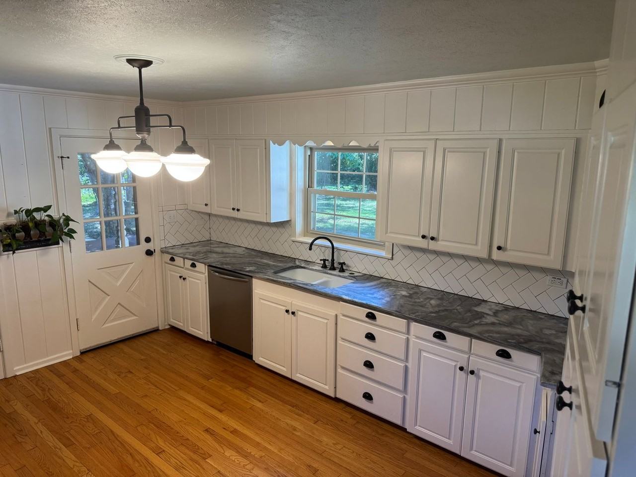 504 Fleming Dr - Photo 2 of 26