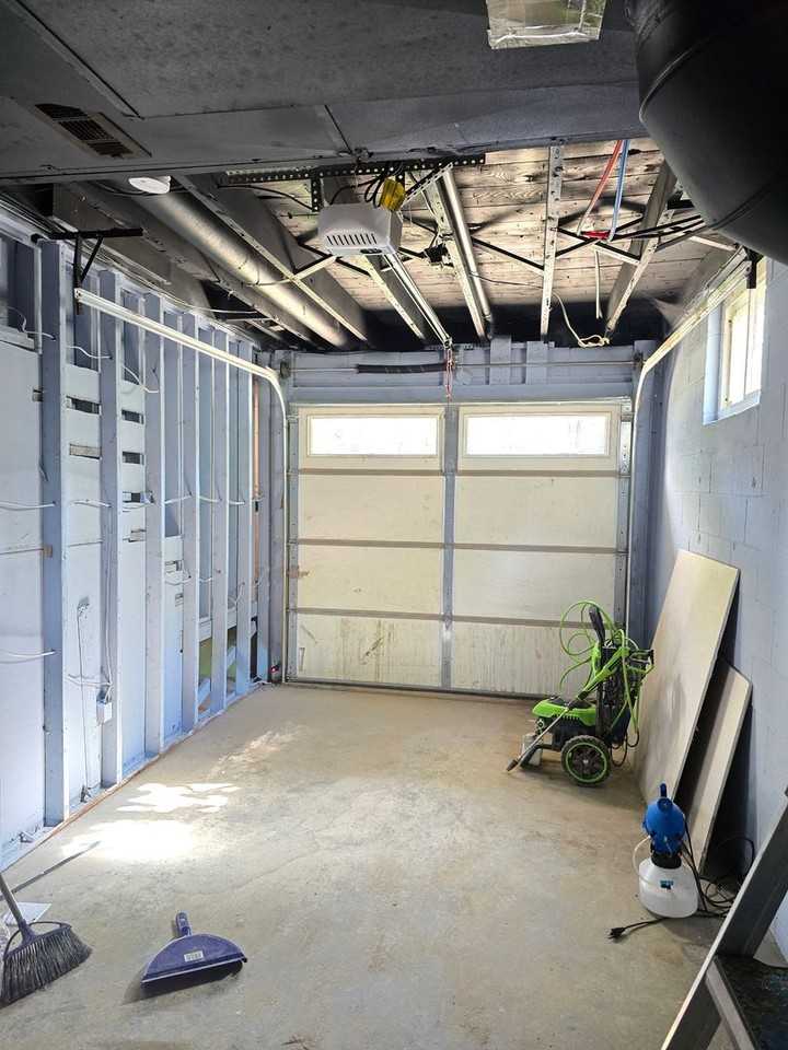 922 Blankenbaker Ln - Photo 2 of 11