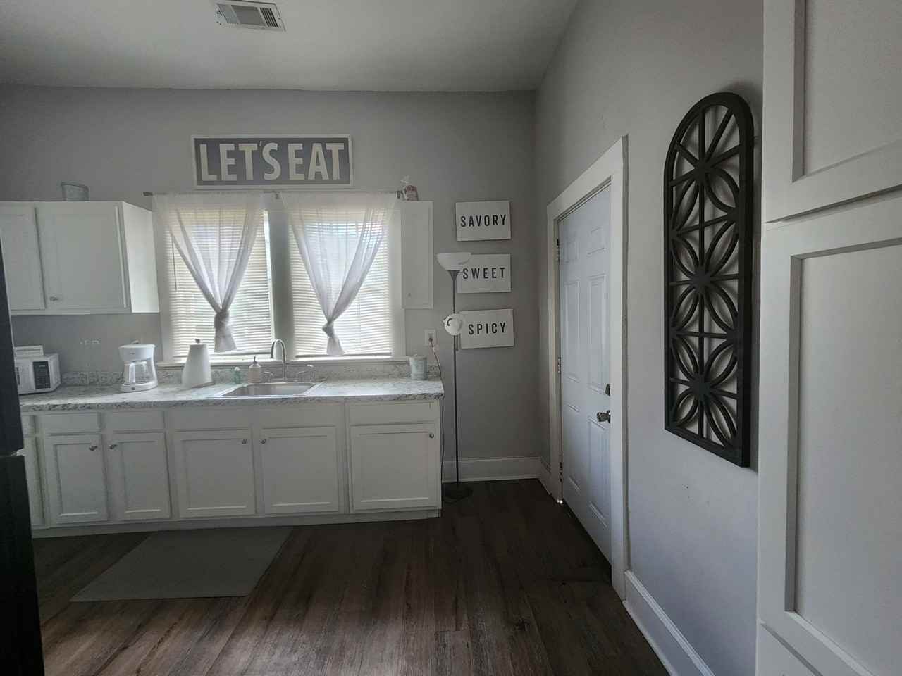 917 Oakview Ave - Photo 6 of 15