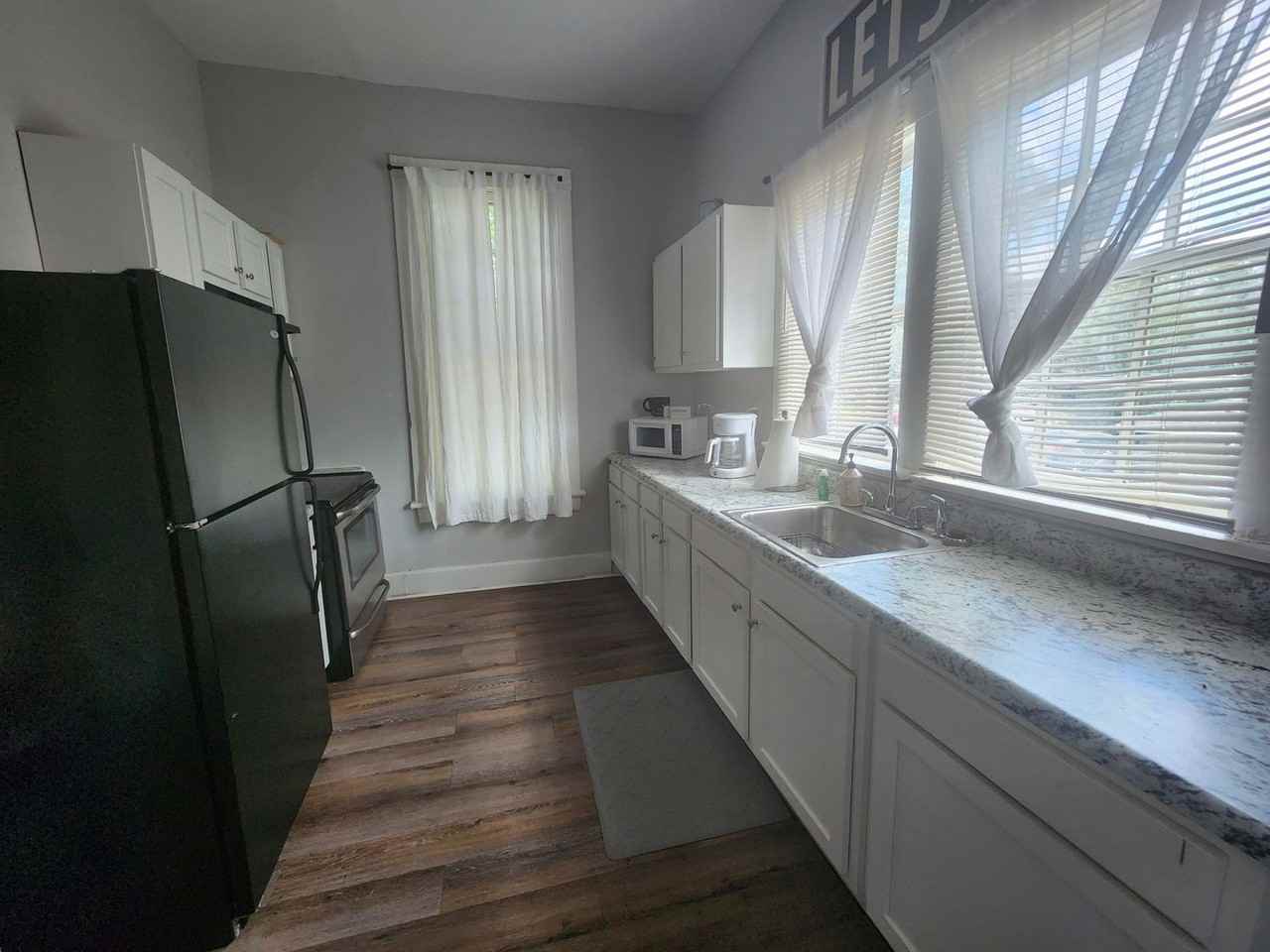 917 Oakview Ave - Photo 7 of 15