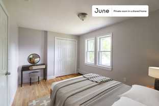 678 Bennington St #A - Photo 1 of 1