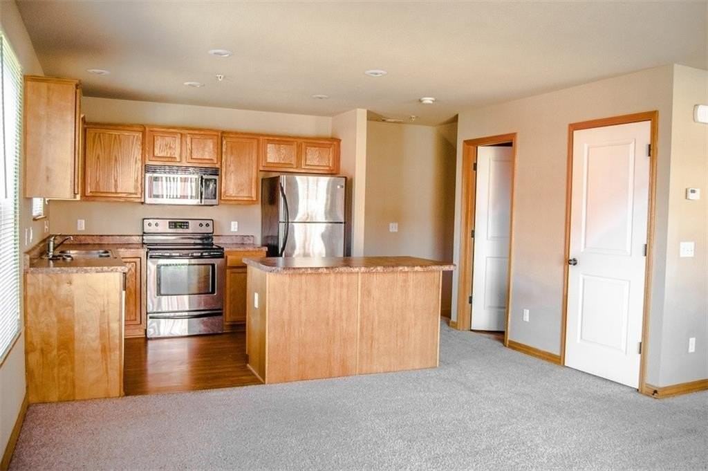 2866 W Hillshire Dr - Photo 3 of 13