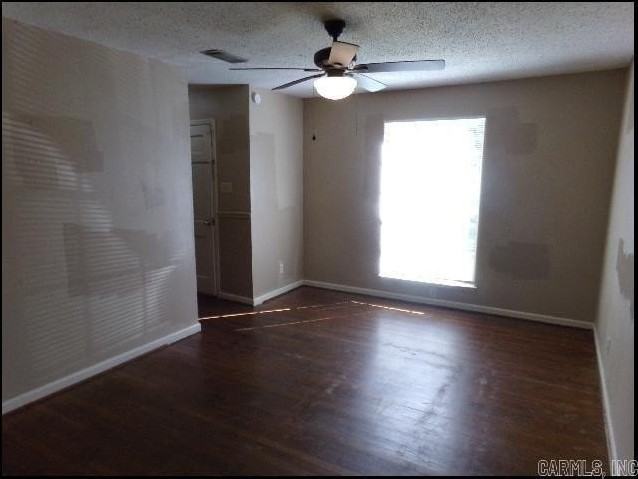 8 Utica Ln - Photo 3 of 14