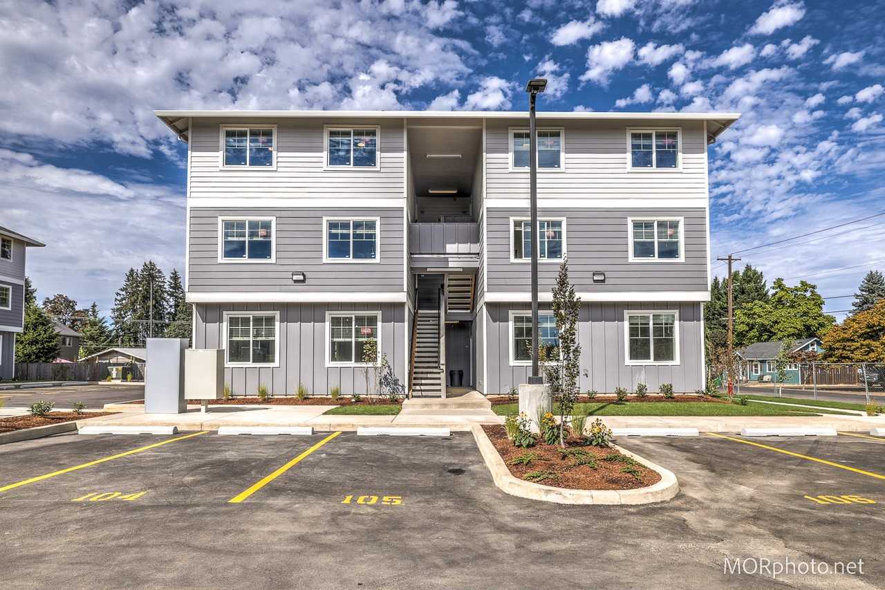 2560 Hawthorne St - Photo 3 of 24