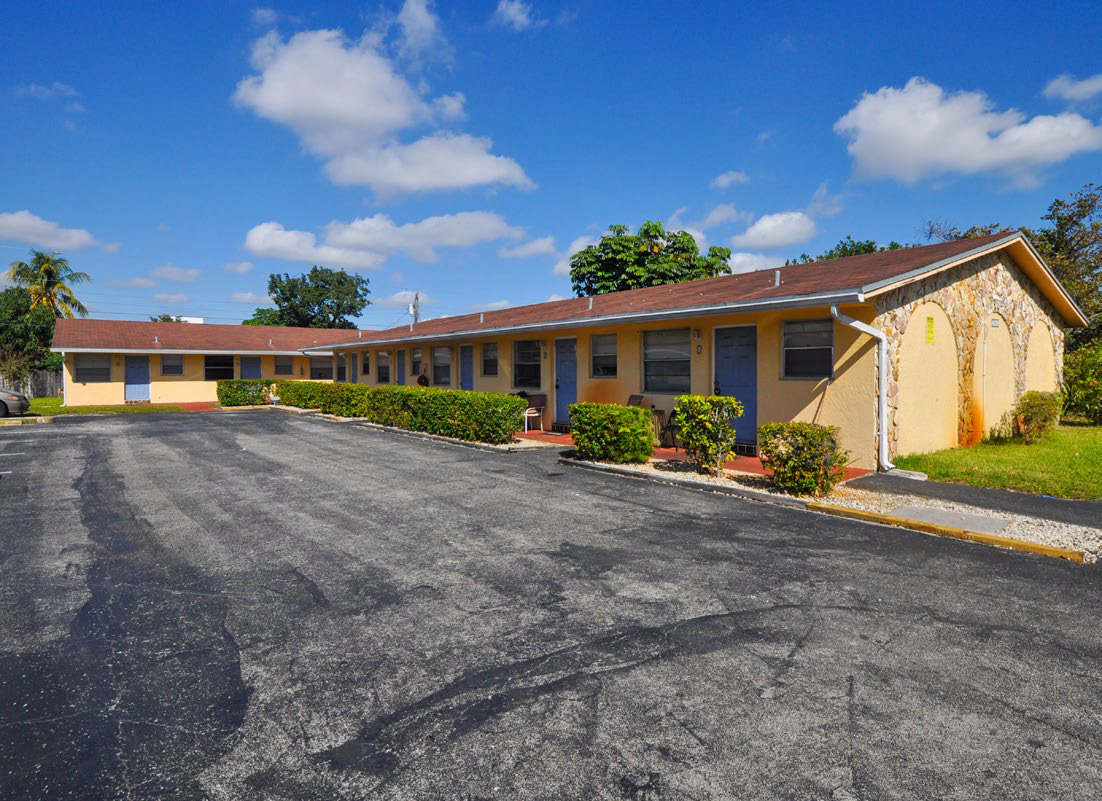 2847 Jackson Street - Photo 2 of 6