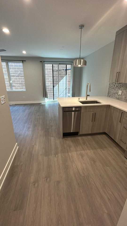 1507 North Sedgwick Street - Photo 4 of 16