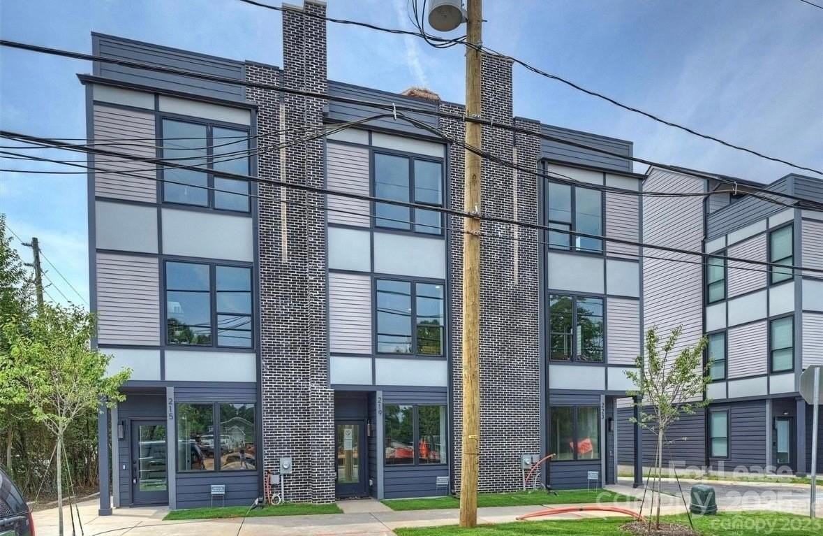 215 Freeland Ln - Photo 4 of 32