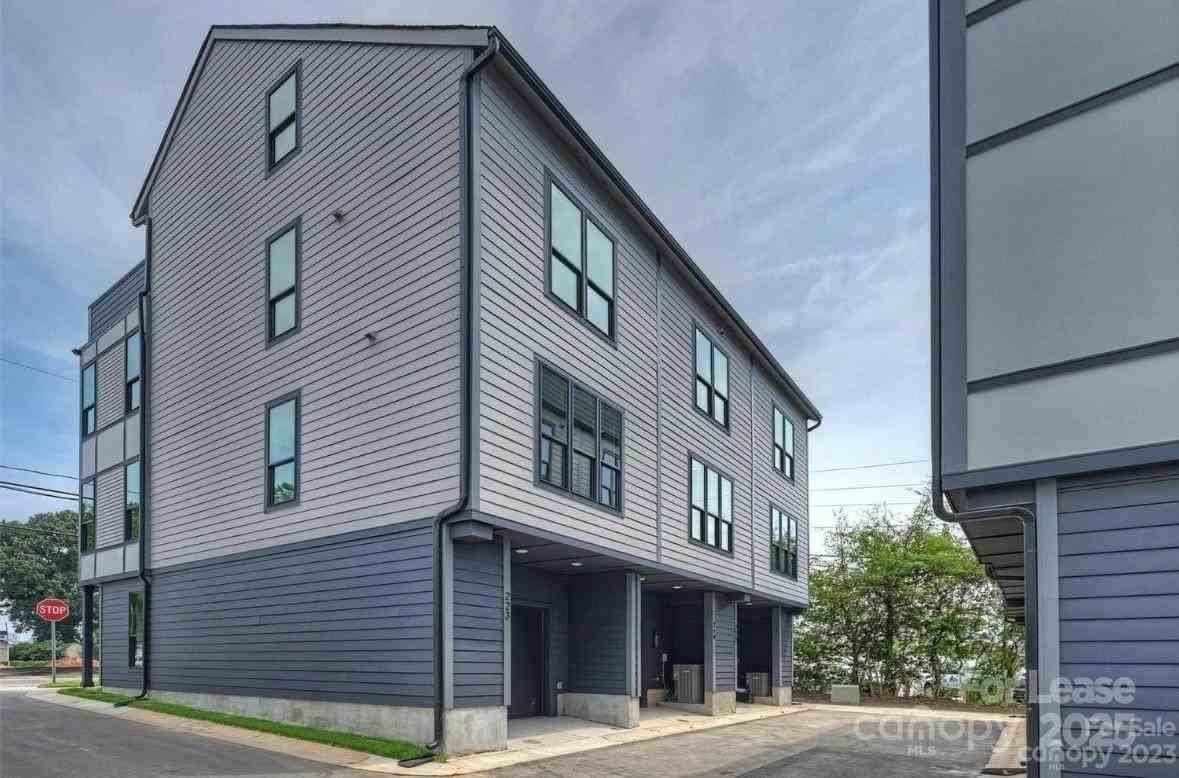 215 Freeland Ln - Photo 6 of 32