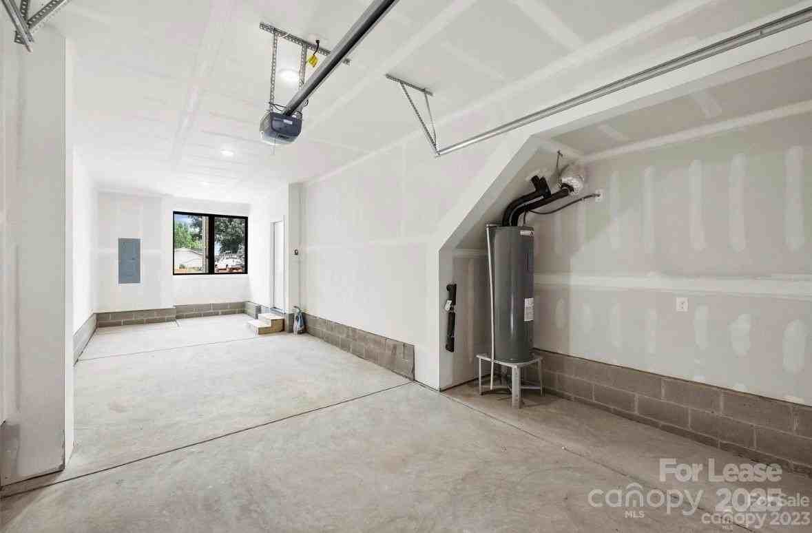 215 Freeland Ln - Photo 7 of 32