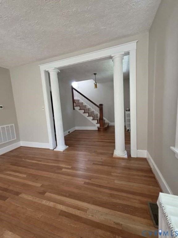 2702 Seminary Ave - Photo 5 of 29