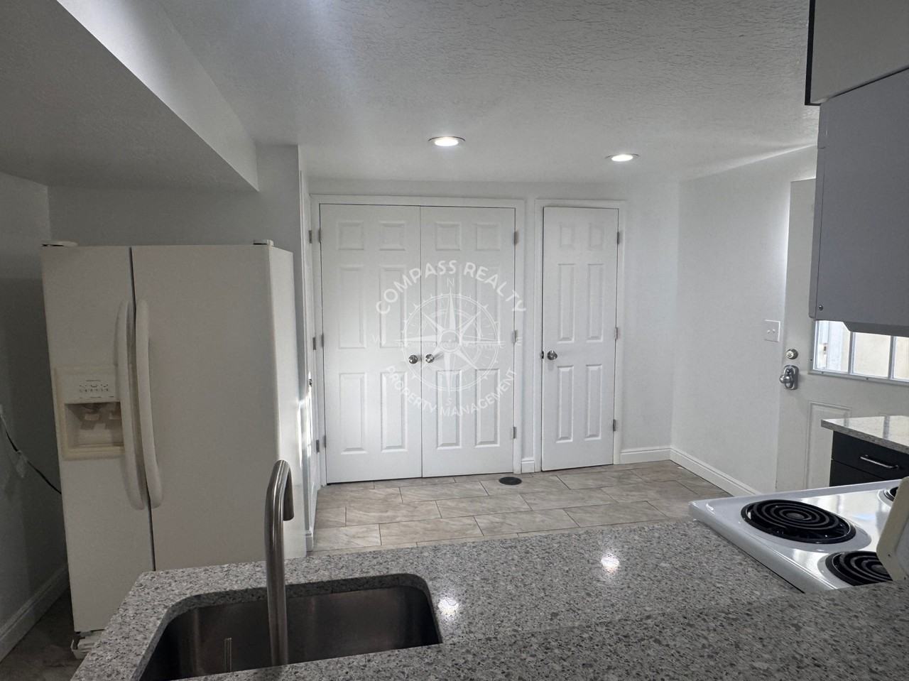 545 Canyon Way - Photo 3 of 14