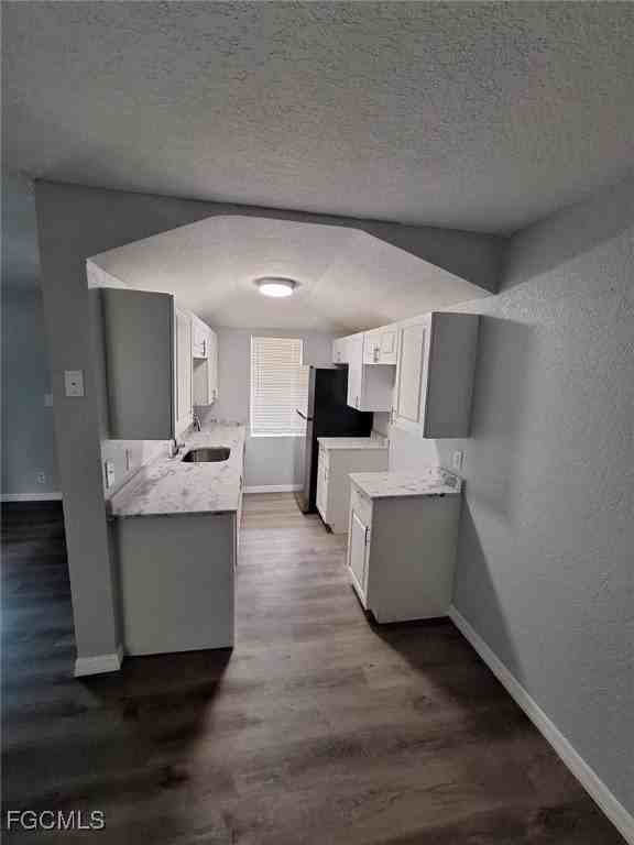 2575 2nd St - Photo 4 of 8