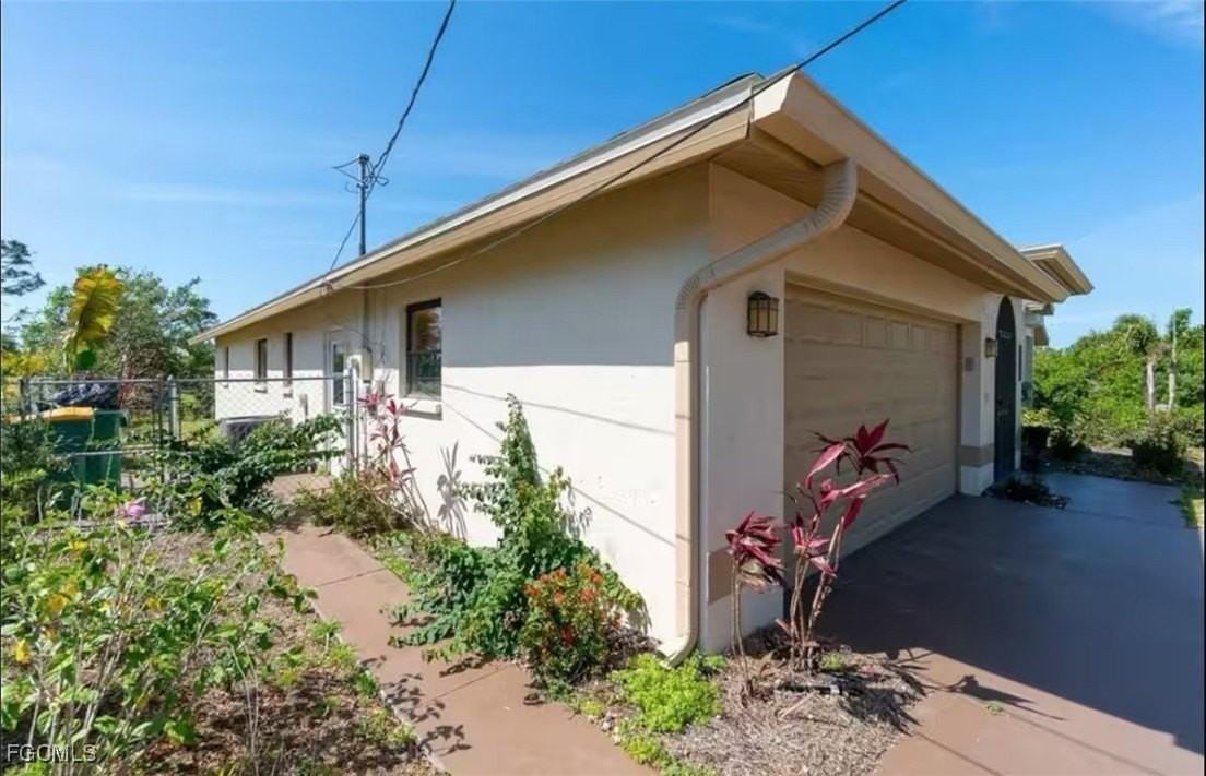 11195 Seabreeze Ave - Photo 3 of 23