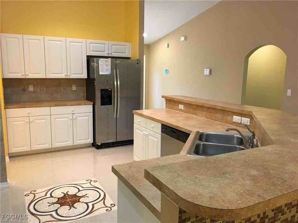 2923 Nw 10th St - Photo 5 of 26