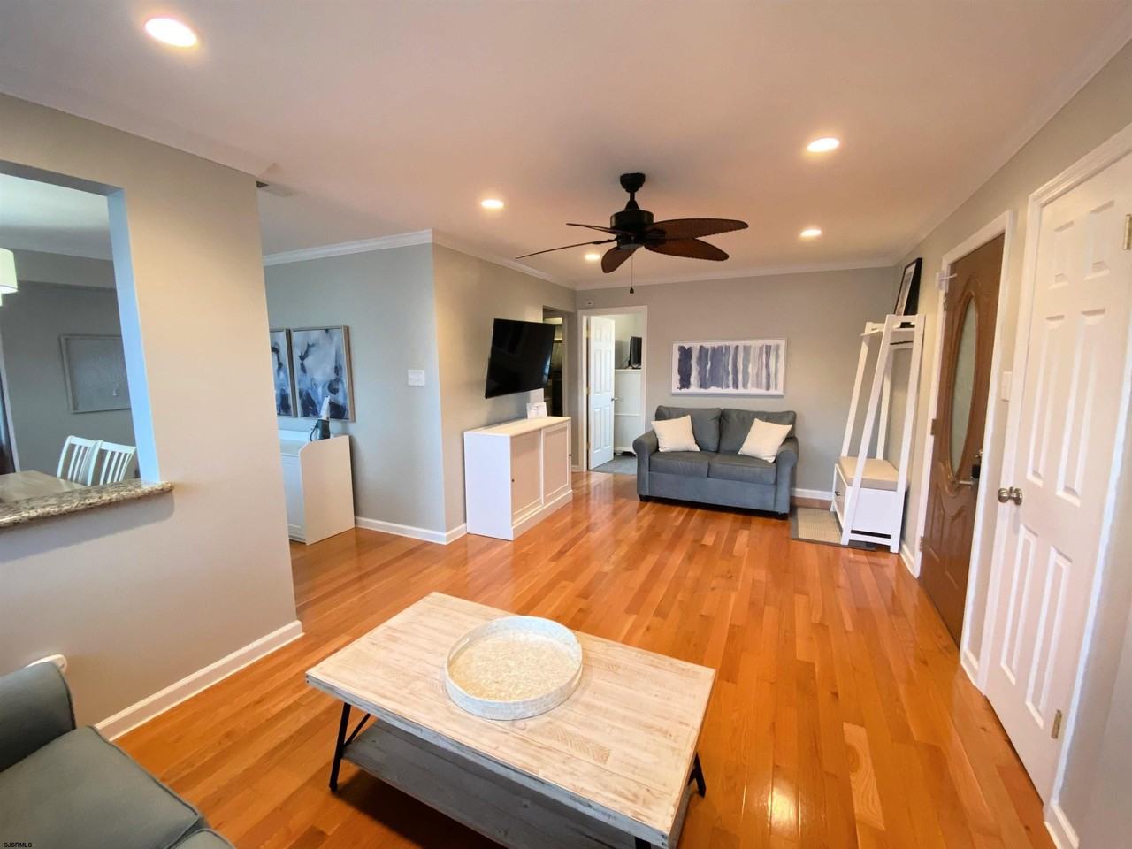 22 S Washington Ave #5 - Photo 2 of 14