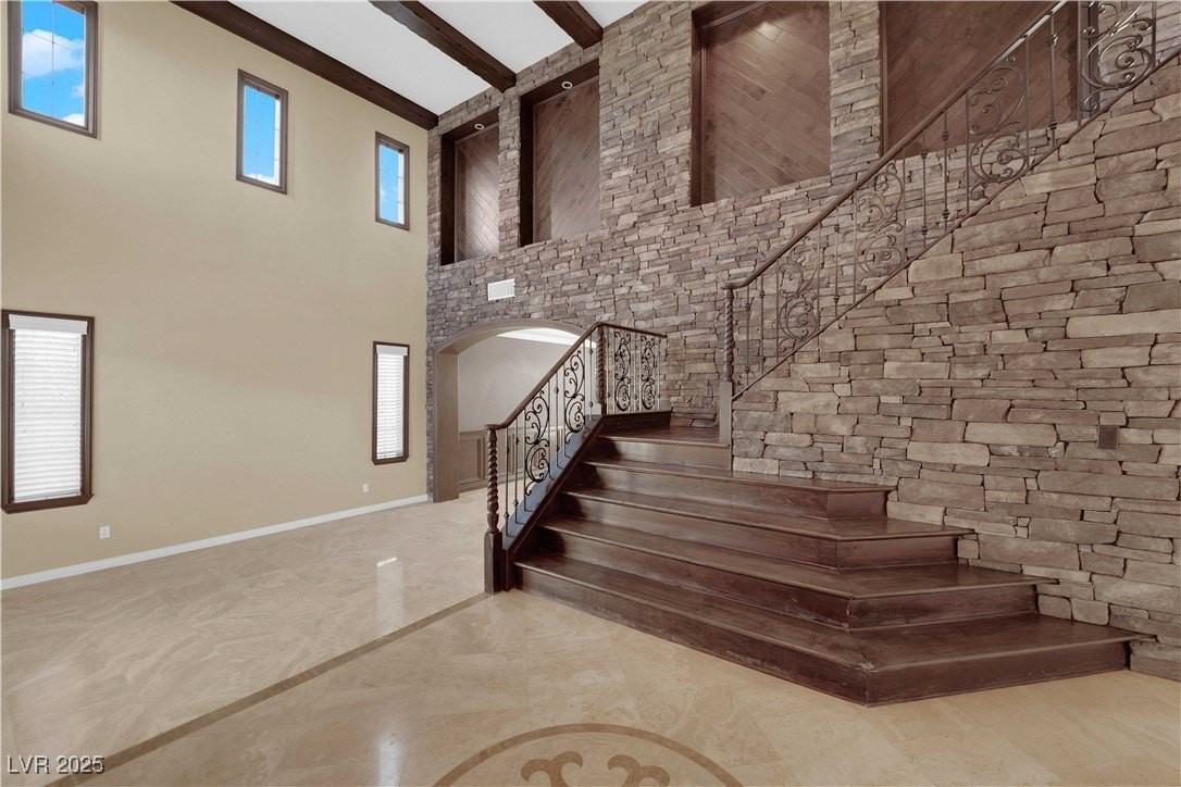 10057 Portula Valley St - Photo 7 of 50