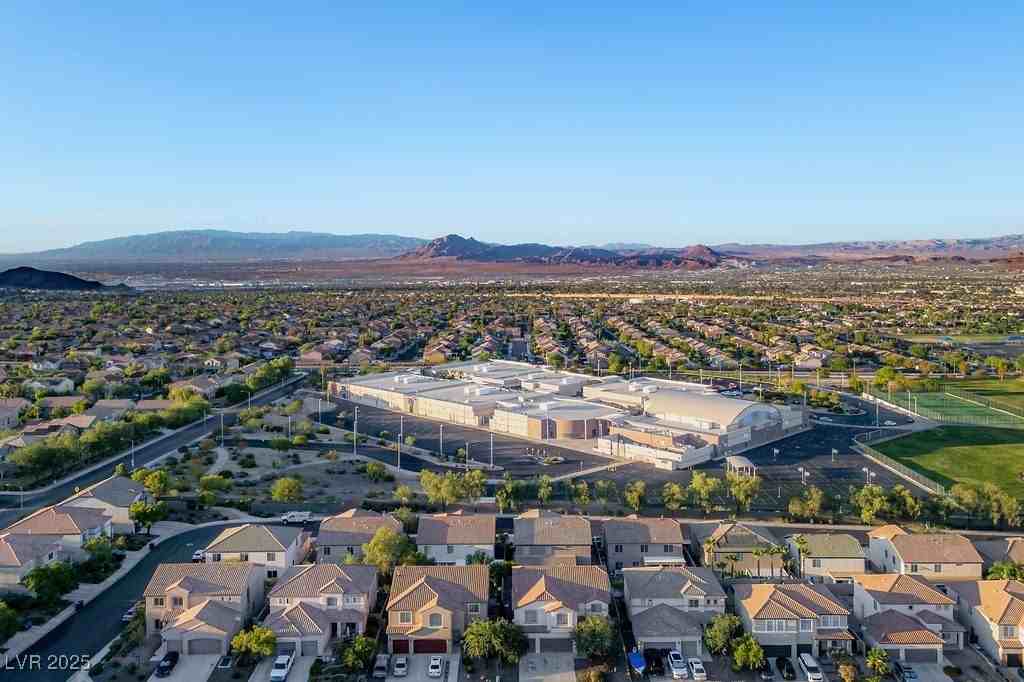 220 Dominican Ave - Photo 3 of 33