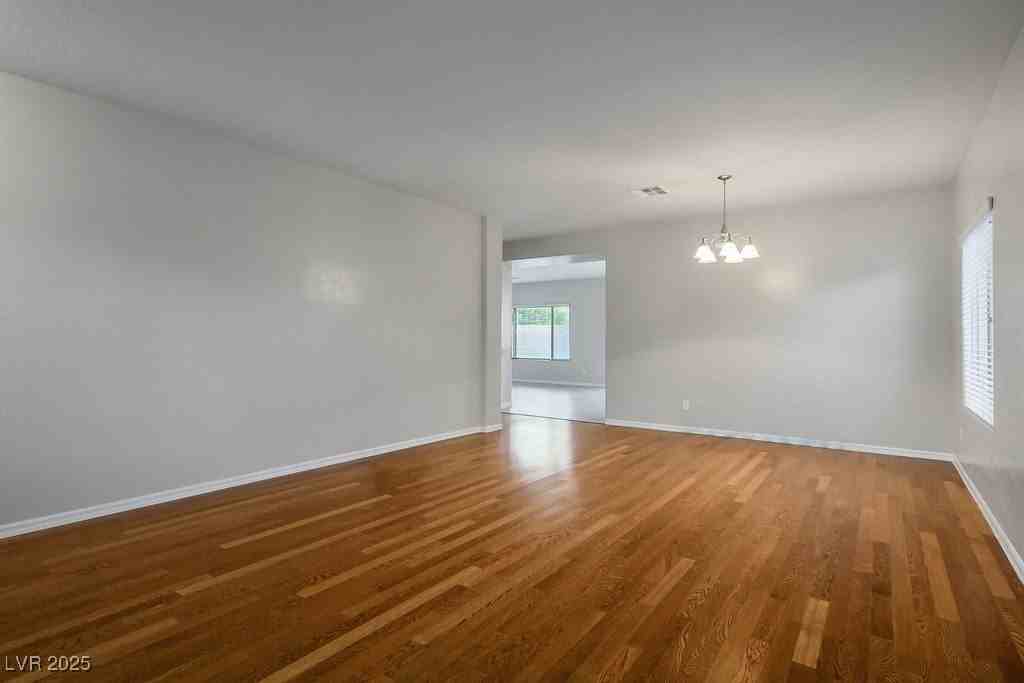 220 Dominican Ave - Photo 6 of 33