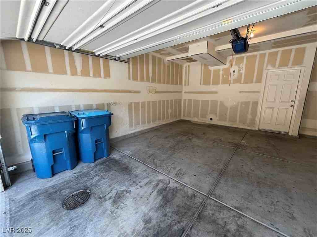 4512 Townwall St - Photo 4 of 50