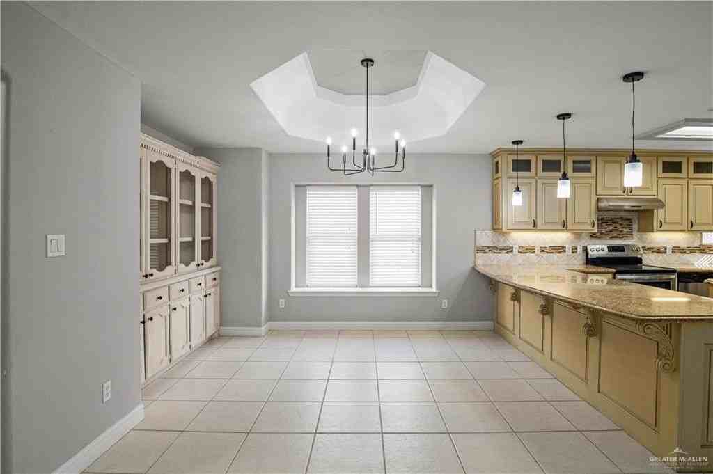 10212 N 12th St - Photo 7 of 22