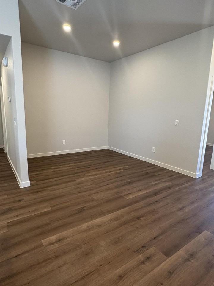 2119 Langford Avenue - Photo 4 of 12