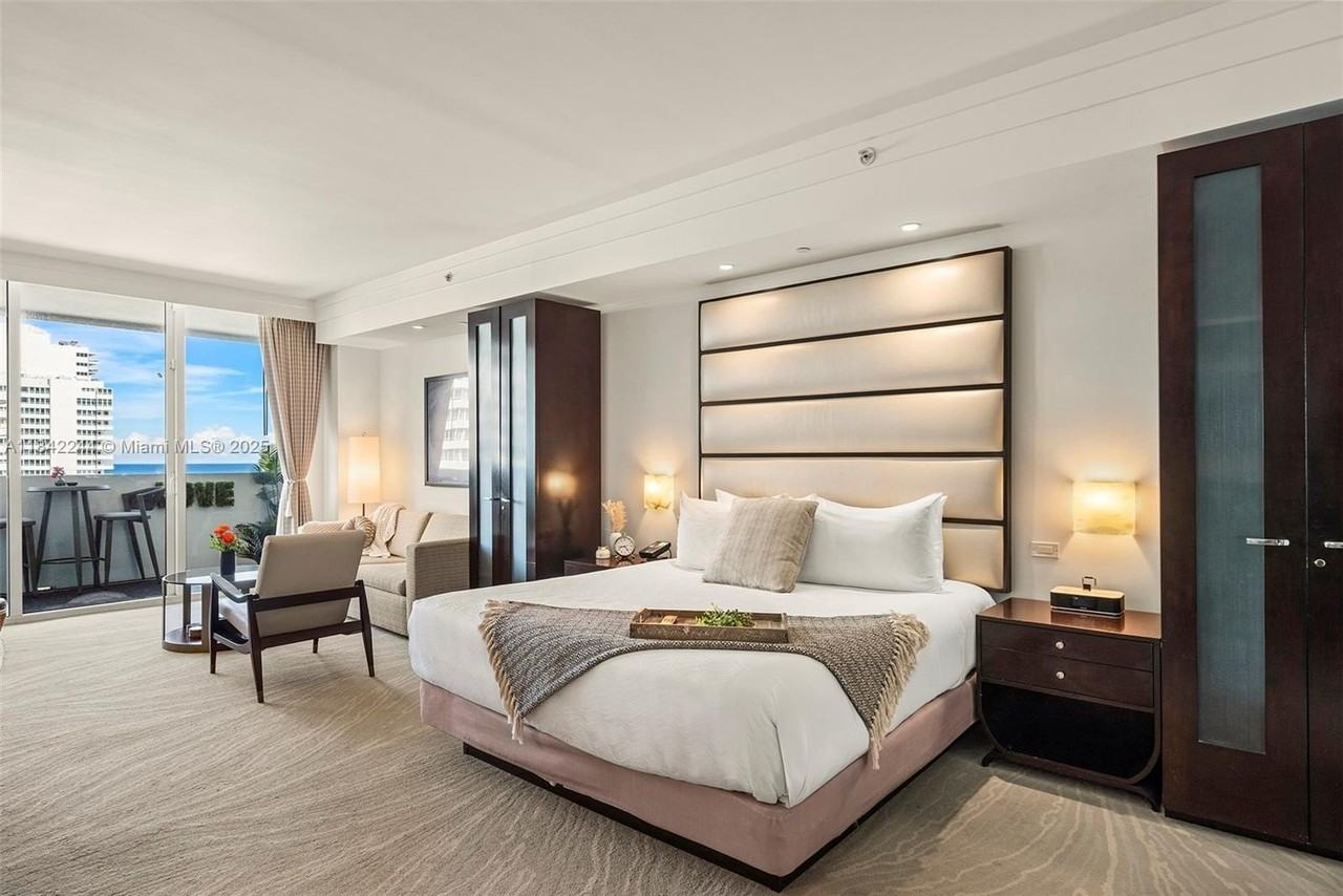 4391 Collins Ave #802 - Photo 5 of 39