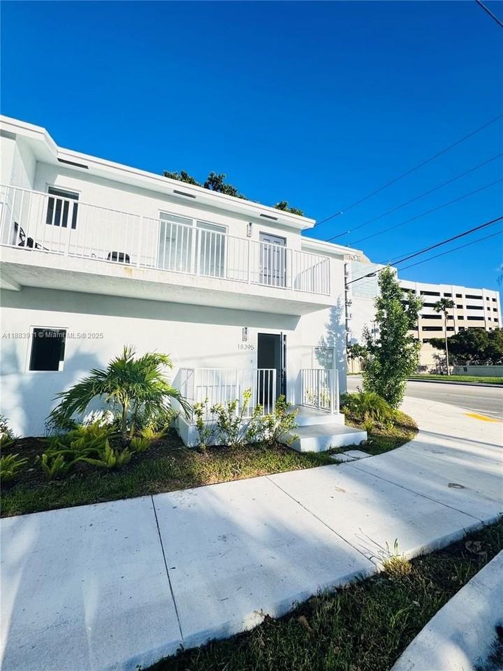 18395 Sw 103rd Ct #18395 - Photo 4 of 36