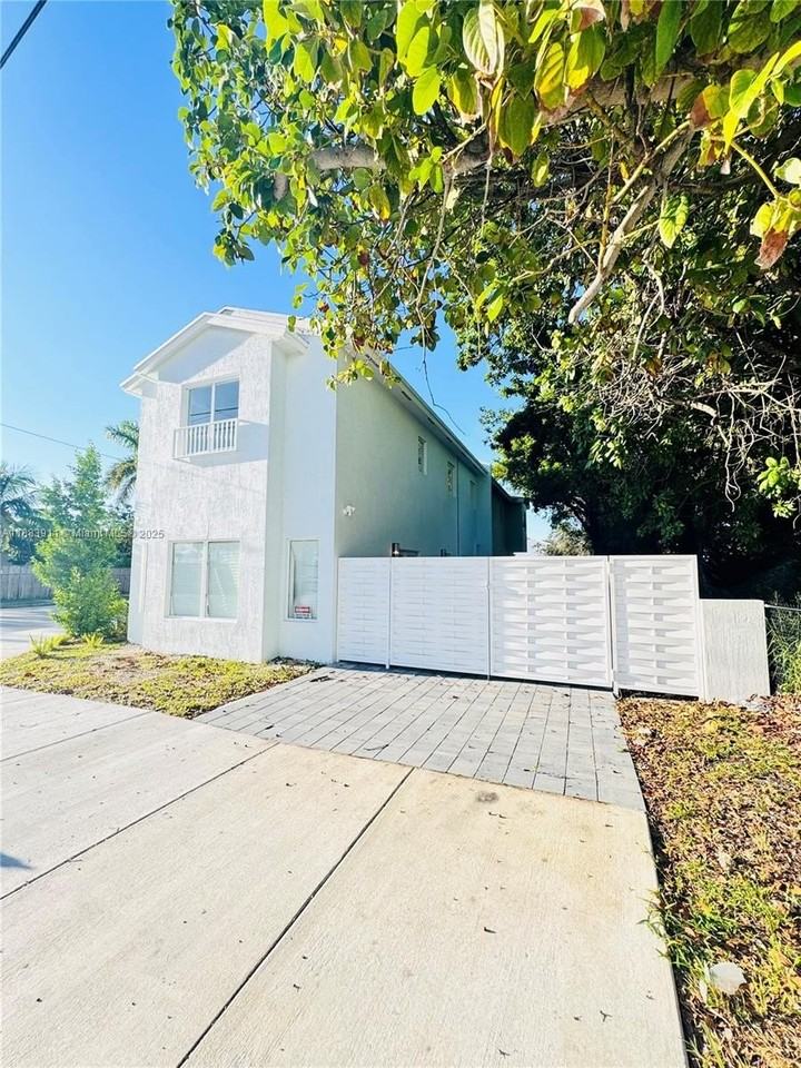 18395 Sw 103rd Ct #18395 - Photo 5 of 36