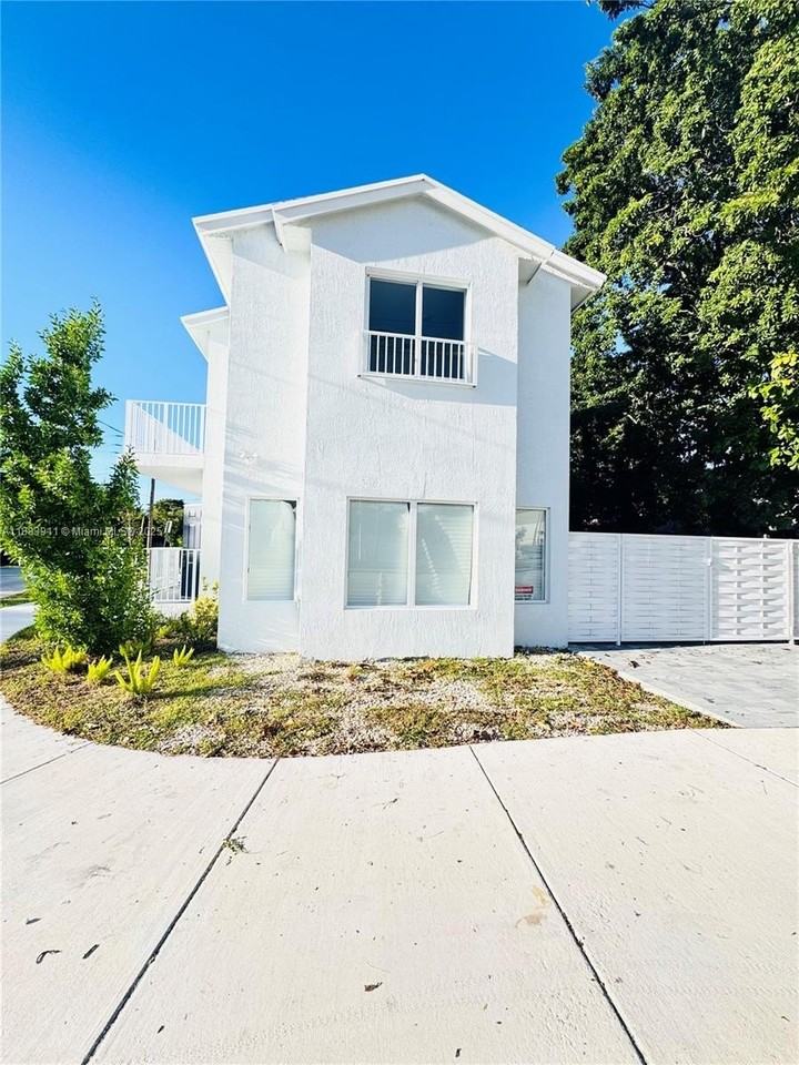 18395 Sw 103rd Ct #18395 - Photo 6 of 36