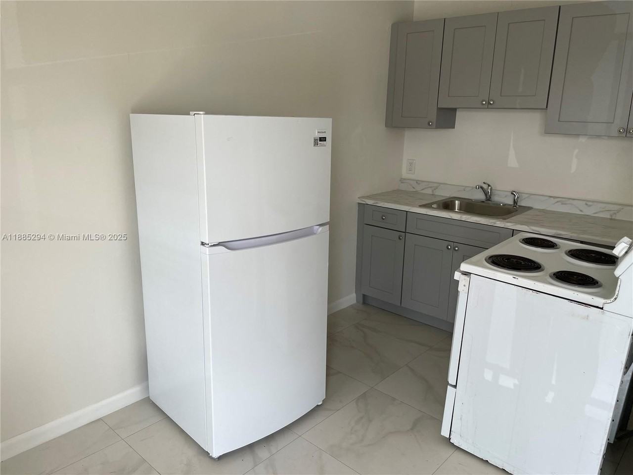 801 N H St #13 - Photo 2 of 10