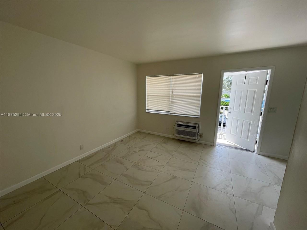 801 N H St #13 - Photo 4 of 10