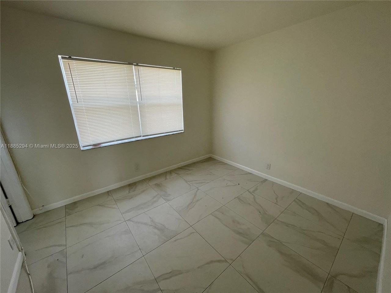 801 N H St #13 - Photo 5 of 10