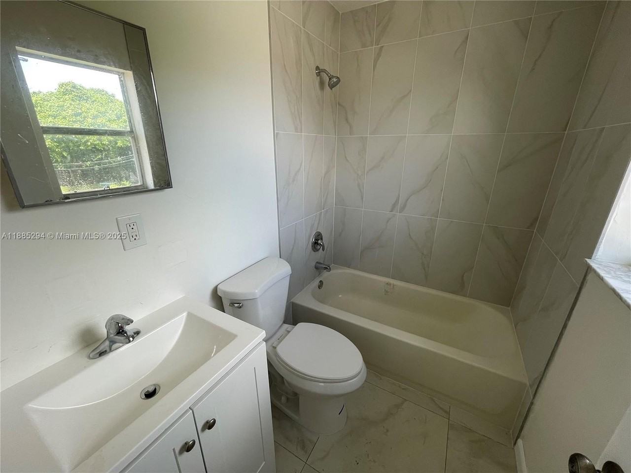 801 N H St #13 - Photo 7 of 10