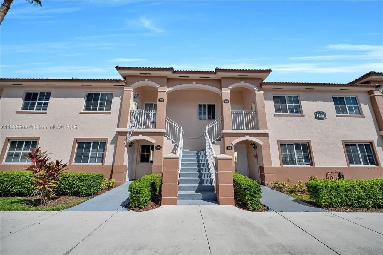 1261 Se 27th St #203 - Photo 2 of 18