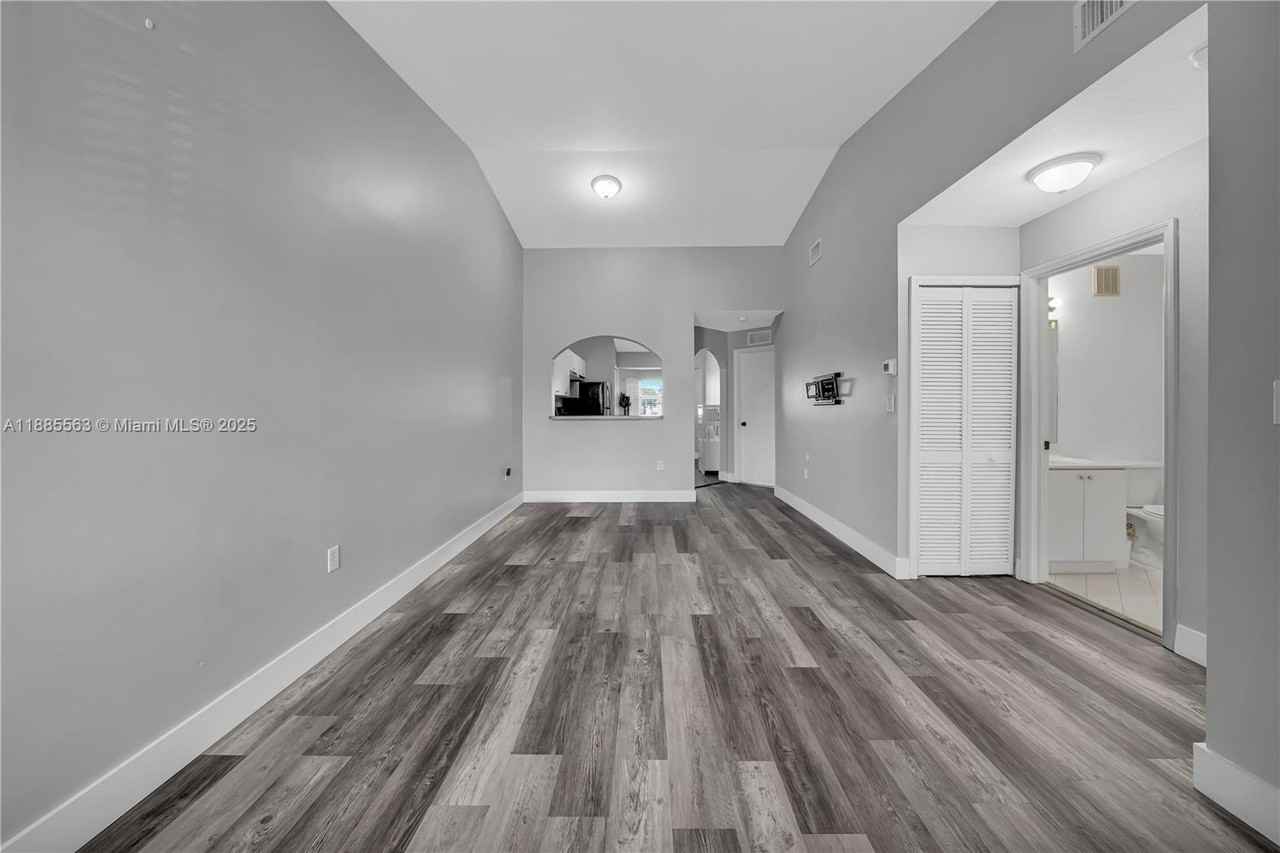 1261 Se 27th St #203 - Photo 4 of 18