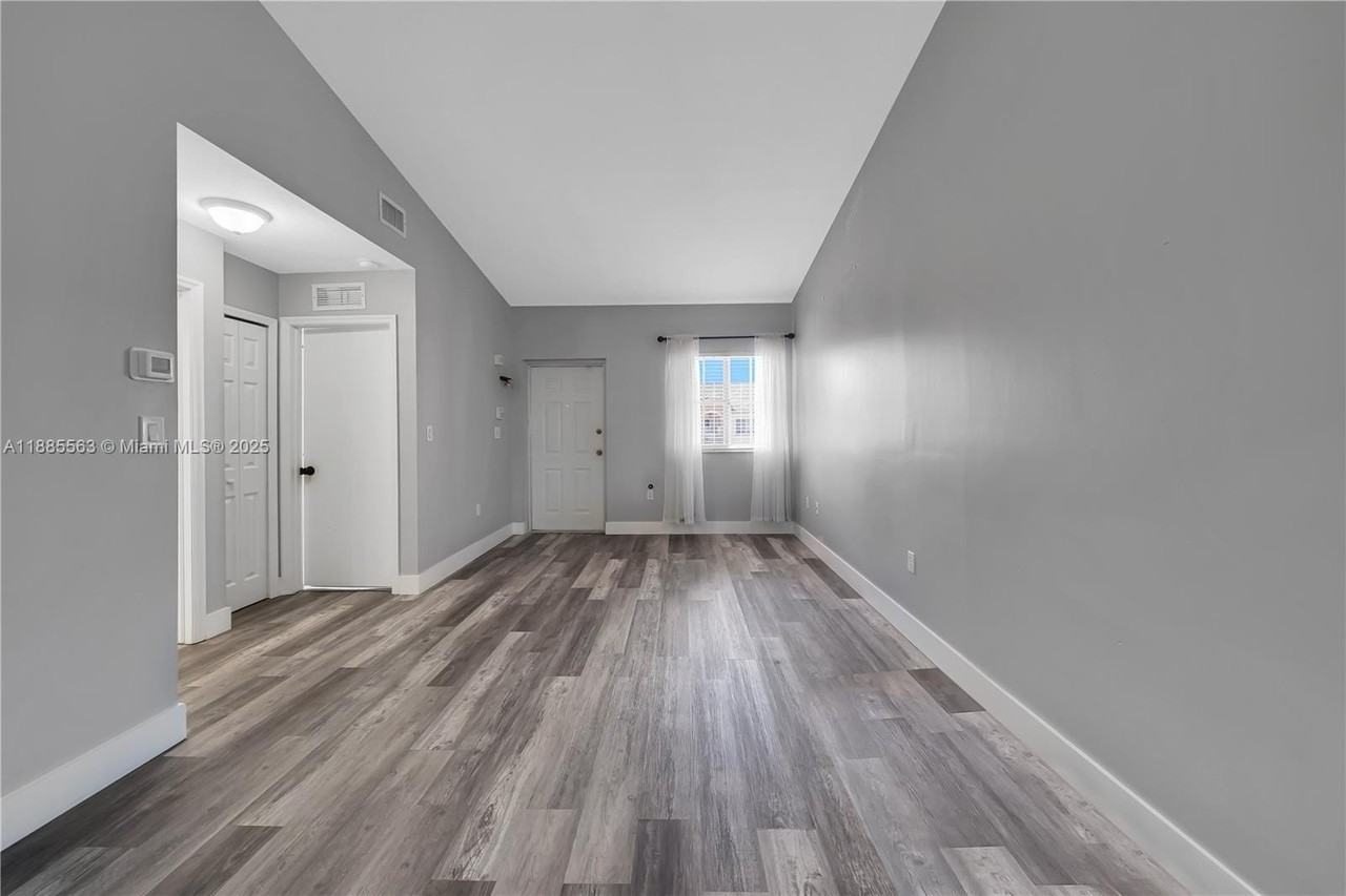 1261 Se 27th St #203 - Photo 5 of 18