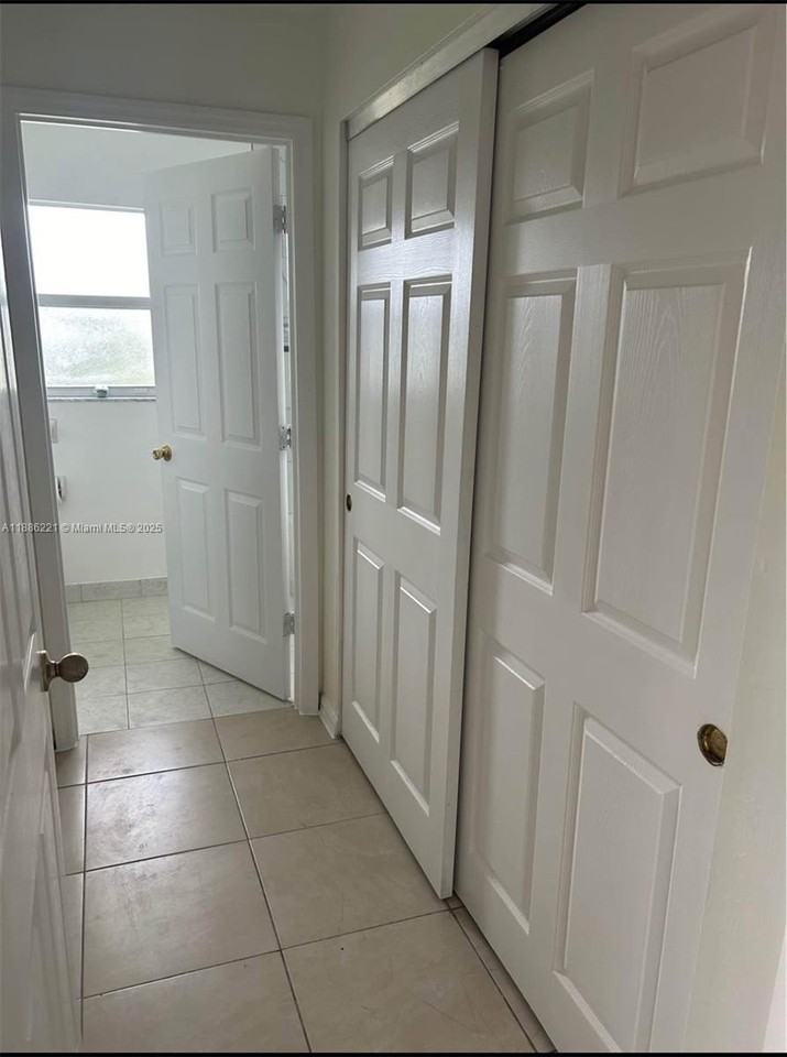 2422 Vernon Ave S #2422 - Photo 6 of 8