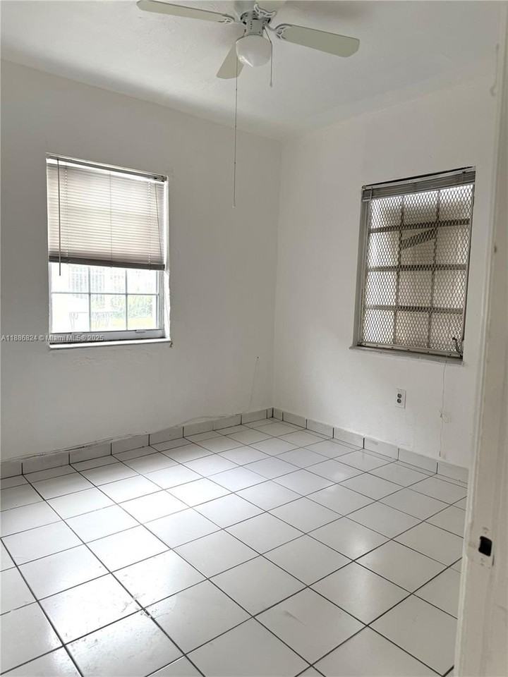 1788 Sw 7th St #4 - Photo 3 of 9