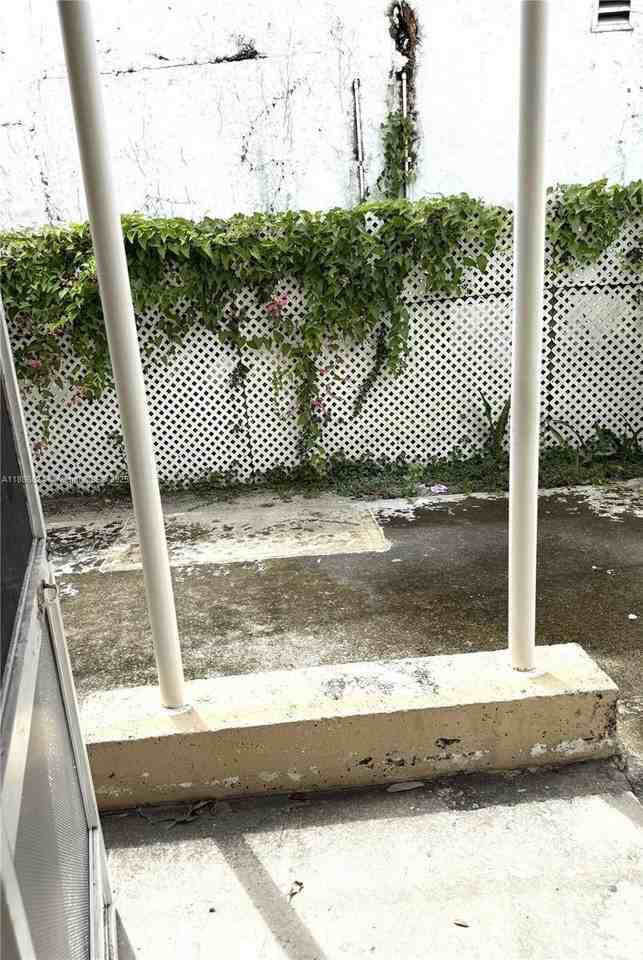 1788 Sw 7th St #4 - Photo 6 of 9