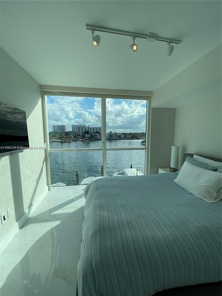 400 Sunny Isles Blvd #317 - Photo 5 of 11