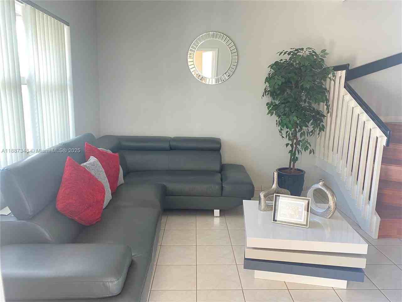 6256 Sw 139th Ave - Photo 2 of 27