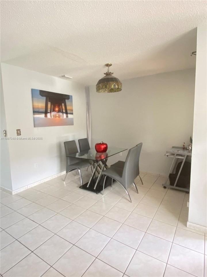 6256 Sw 139th Ave - Photo 7 of 27