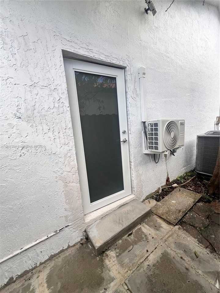 14763 Sw 173rd Ter #0 - Photo 3 of 22