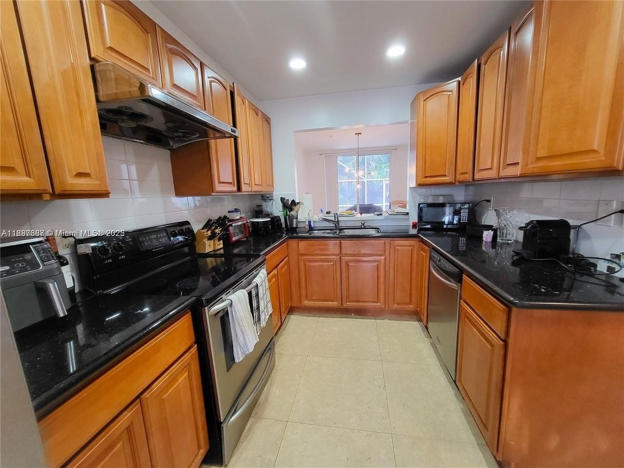 9801 Nw 45th Ln - Photo 3 of 16