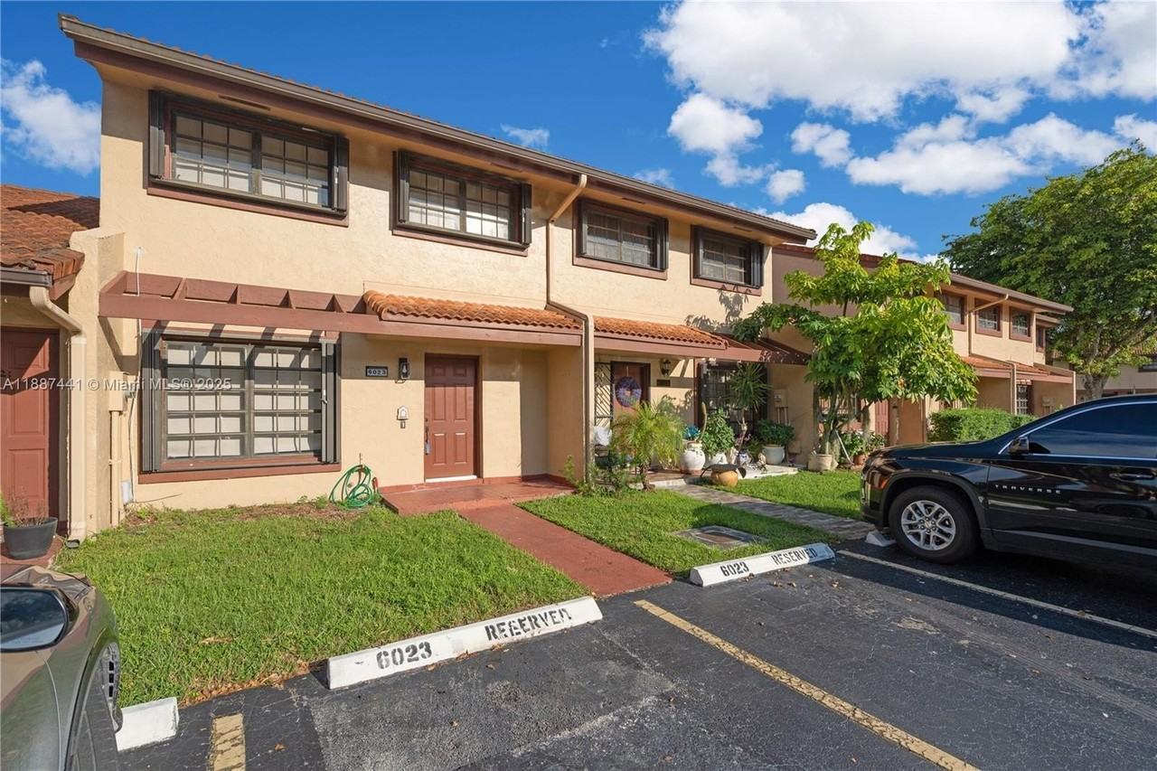 6023 Southwest 133rd Court - Photo 2 of 35